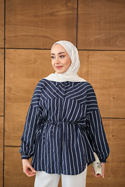 LOCCO Γυναικείο πουκάμισο με λεπτομέρειες σε σχέδιο ρίγες, σε μπλε ναυτικό