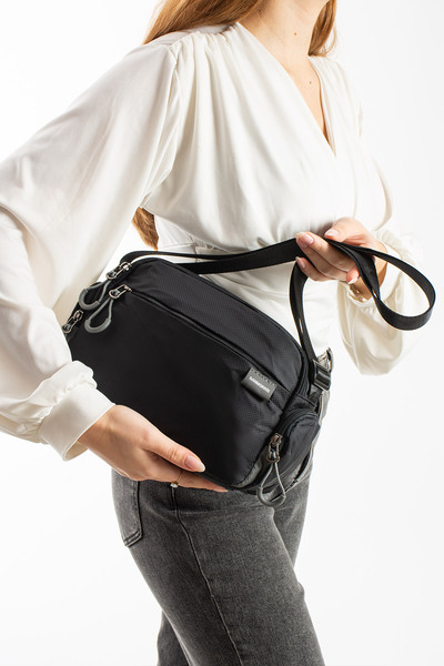 Ayax Siyah 4 Bölmeli Suya Dayanıklı Paraşüt Kumaş Yan Fermuar Detaylı Omuz Ça...