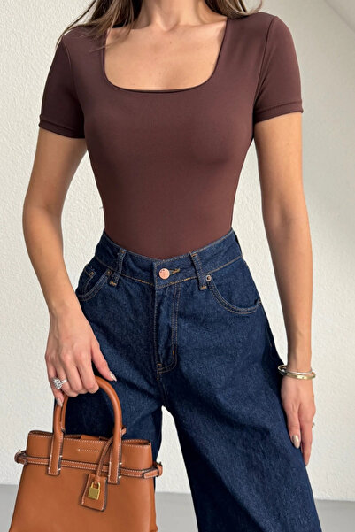 MOZENA Square Neck Short Sleeve Bodysuit