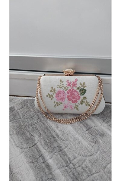 Sertdemir handmade BEYAZ ZİNCİR DETAYLI KANAVİÇE İŞLEMELİ ABİYE ÇANTA