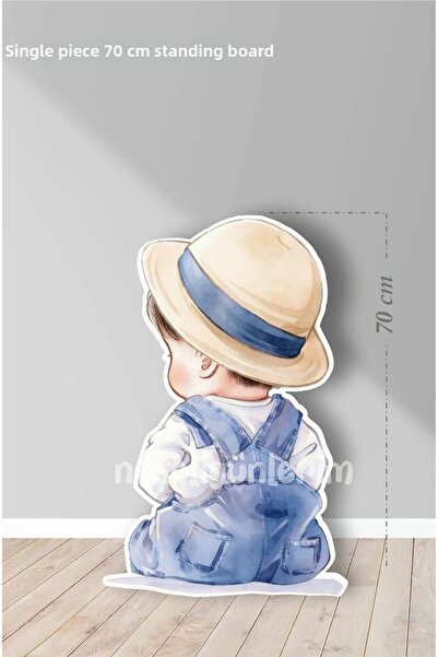 neşeli günlerim Bebeluș băiețel așezat cu pălărie, panou cu picioare de 70 cm...