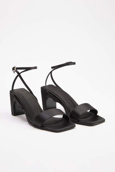 TRENDYOL SHOES Schwarze Satin-Damenschuhe mit klassischem Absatz, 6 cm, TAKSS...