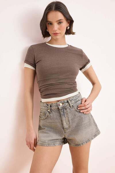Trendyol Collection Graue Mini-Jeansshorts mit hoher Taille TWOSS24SR00174