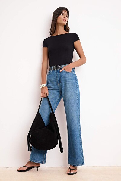 Trendyol Collection Bluză neagră, mulată, cu decolteu bărcuță, cu mânecă scur...