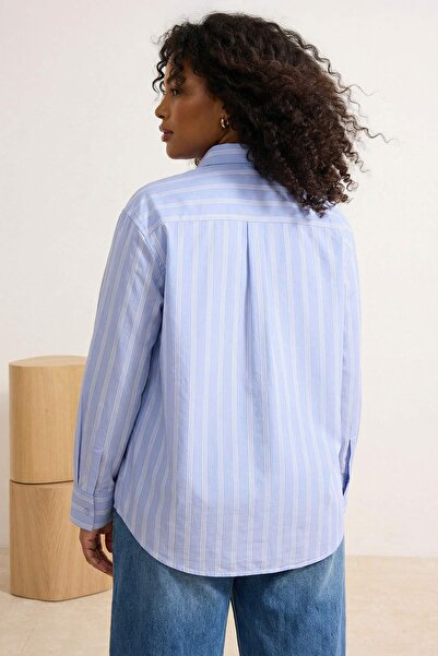 Trendyol Curve Μπλε ριγέ υφαντό πουκάμισο μεγάλου μεγέθους με διπλή τσέπη TBB...