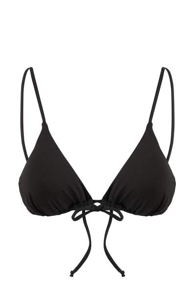ترينديول كوليكشن قطعة علوية من البيكيني مغطاة بقطعة مثلثة سوداء TBESS24BU00158