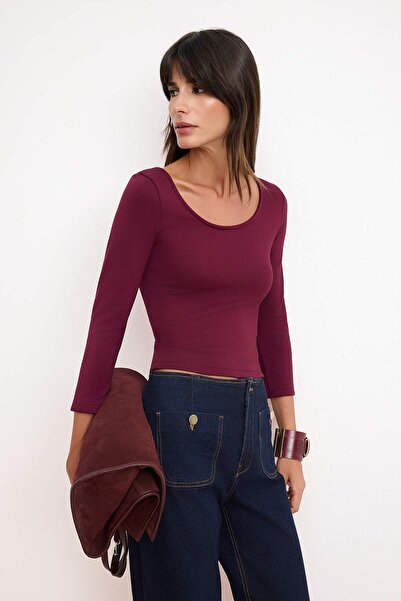 ترينديول كوليكشن بلوزة محبوكة باللون الأحمر الداكن بياقة مفتوحة وأكمام ثلاثية...