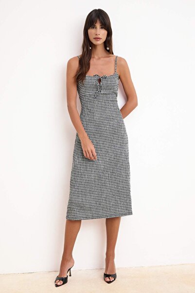 Συλλογή Trendyol Μαύρο καρό φόρεμα σε γραμμή Α/σχήμα καμπάνα με τιράντες, στρ...