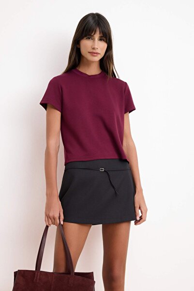 ترينديول كوليكشن تي شيرت محبوك ذو أكمام قصيرة وياقة دائرية عادية بلون أحمر كل...