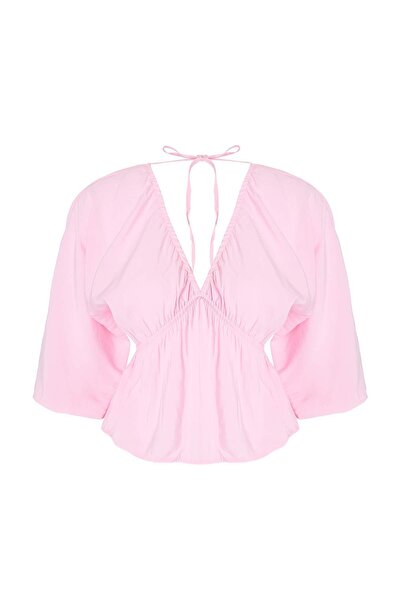 Trendyol Collection Ροζ ελαστική άνετη υφαντή μπλούζα με λαιμόκοψη V TWOSS26B...