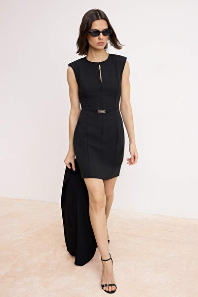 Trendyol Collection Schwarzes, ärmelloses, kurzes/Mini-Kleid aus dehnbarem We...