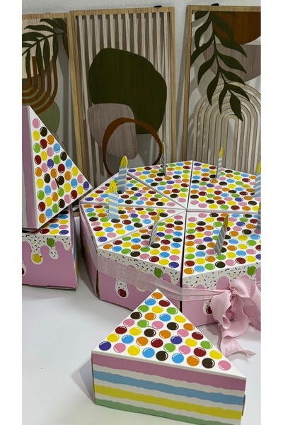 BEAUTY&GIFTS توزيعات على شكل كيكه 8قطع مثلثه تحتوي 8هدايا منوعه