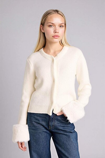 DeFacto Crew Neck Faux Fur Detailed Cardigan G8999Ax25Wn