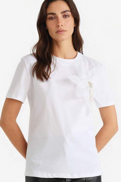 DeFacto %100 Pamuk Relax Fıt Bisiklet Yaka İşlemeli Penye Tişört G2507AX25AU