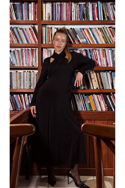 LADYA COLLECTION Μαύρο μακρύ φόρεμα Mira με λεπτομέρεια από λύκρα στο λαιμό