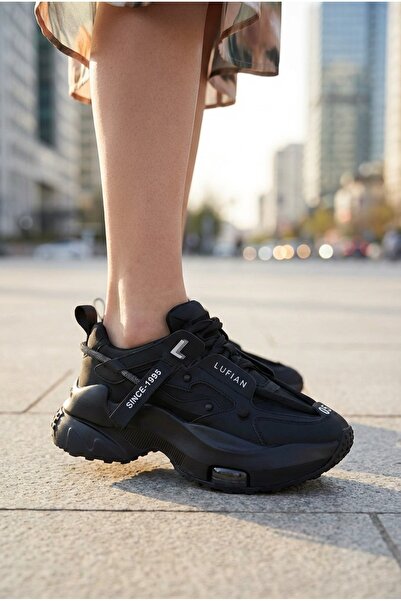 Lufian حذاء رياضي نسائي من Stormy باللون الأسود