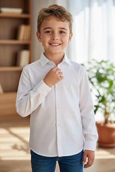 MODA CAMASA ALBA CU MANELE LUNGHE BAIAT