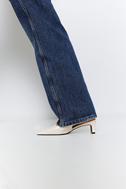 LUTVELIZADE Pantofi asimetrici cu toc Blunt Bone pentru femei model 2504