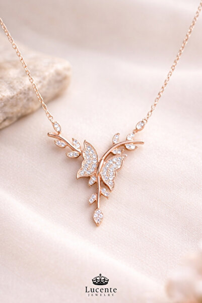 Lucente Jewellery Işıklı Hediye Kutulu Aşk Şans Bereket Simgesi Daldaki Kelebek Luxury Serisi Hediyelik 925 Ayar Dal Figürlü Sarmaşık Kelebekli Gümüş Özel Gün Hediyesi 45 Cm Zincirli Küpe Hediyeli Şık Kadın Kolye