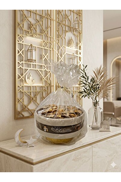 GIFT توزيعات العيد صينيه جلد بقاعده ذهبيه مع 12 قطعه من التوزيعات الجلد مع ال...