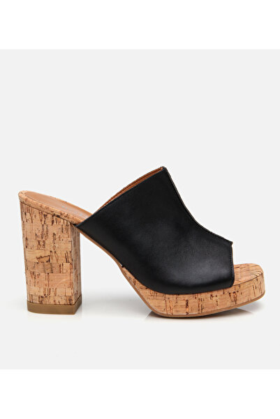 Hotiç Γυναικείες δερμάτινες μαύρες παντόφλες με χοντρό τακούνι