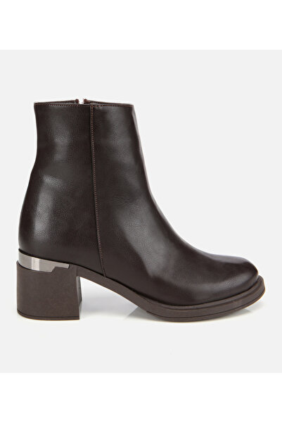 Hotiç Kadın Kahverengi Metal Detaylı Kalın Tabanlı Bilekte Düz Bot