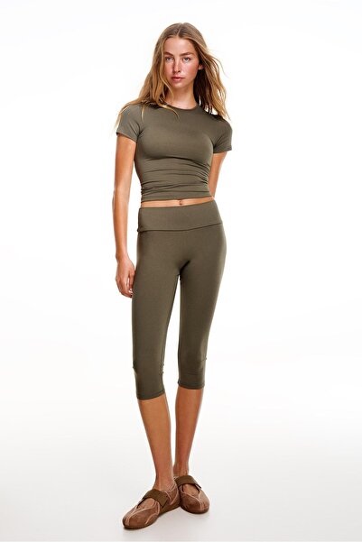 Bershka Teknik kumaş kapri pantolon