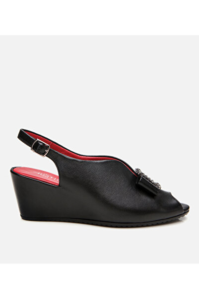 Hotiç Γυναικεία δερμάτινα μαύρα πέδιλα με εύκαμπτο τακούνι με αγκράφα