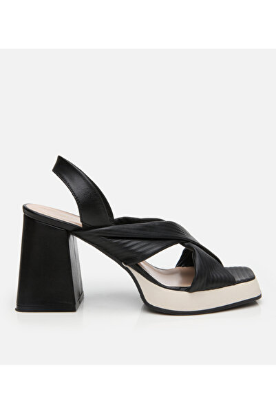 Hotiç Γυναικεία δερμάτινα μαύρα πέδιλα με χοντρό τακούνι