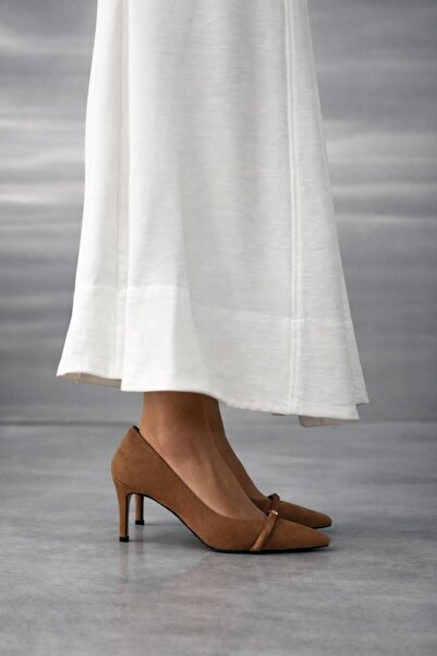 ESSO LA MİA حذاء وارت أسود من جلد الغزال بكعب عالٍ