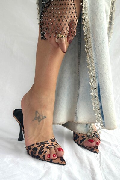 Shoebutik شبشب نسائي بكعب من Alora باللون الأصفر والأسود بنمط حيوانات