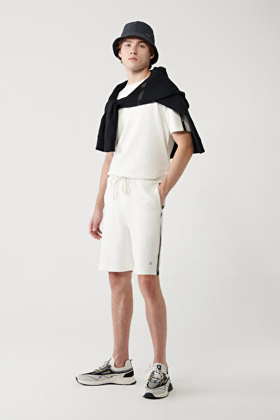 Avva شورت رجالي أبيض بجيوب جانبية وطباعة ناعمة الملمس ومقاس عادي A41Y3645