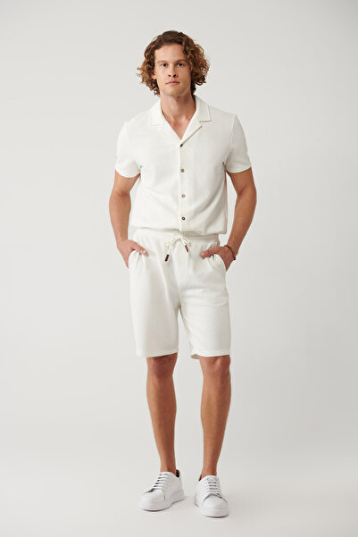 Avva شورت رجالي أبيض بجيوب جانبية ونقشة البقلاوة من الجاكار بقصة عادية A41Y3640