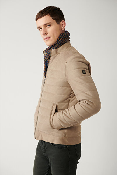 Avva Beigefarbener Stehkragen-Mantel aus gestepptem Faserstoff für Herren A32...