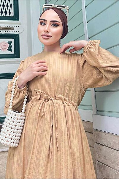 TRENDTESETTÜR KADIN KAHVE (CAMEL) GÜPÜR DETAYLI BELİ BÜZGÜLÜ ELBİSE 0537