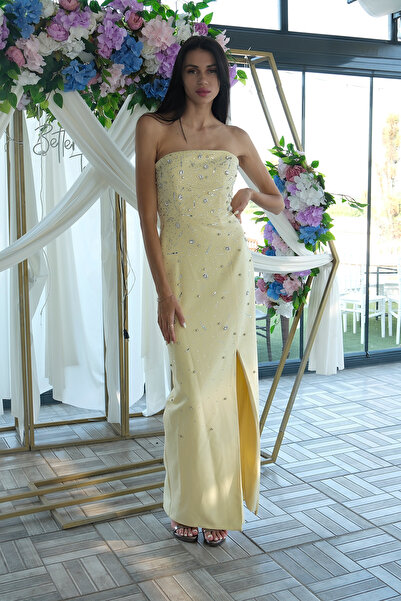 Feminist Kadın Straplez Taş Detaylı Yırtmaçlı Abiye Elbise Sarı 0801045