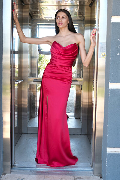 belamore Kadın Kırmızı Uzun Straplez Üstü Drapeliyırtmaçlı Saten Abiye Elbise...