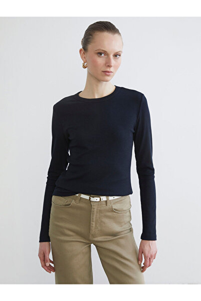 LC Waikiki Body de damă texturat cu guler înalt Özmarka, colecția nouă