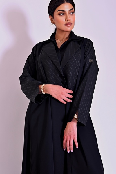 NN01 A crepe abaya with a jacket cut, delivered with a headscarf.