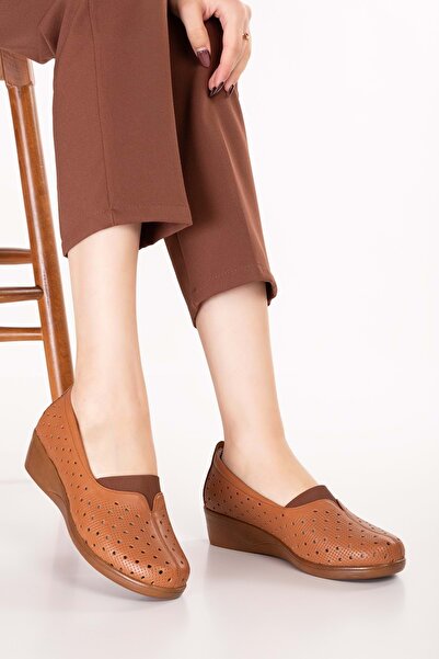 Gondol Women's Genuine Leather Comfortable Summer Perforated Casual Shoes Vdt...