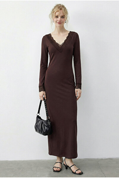 Bianco Lucci Women's V-Neck Lace Detailed Stretch Fabric Long Pencil Dress 41...