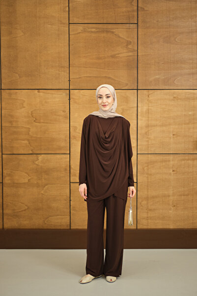 LOCCO Žensko odelo sa običnim izrezom i detaljnim izrezom na leđima, tamno smeđe