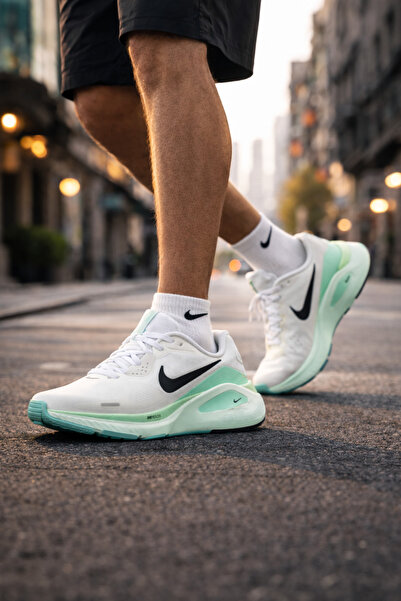 Nike Structure 26 Women's Green and White Running Shoes