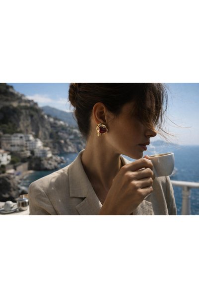 TAUPE Bijoux Drew Gold Framed Organic Heart Shaped Stylish Earrings