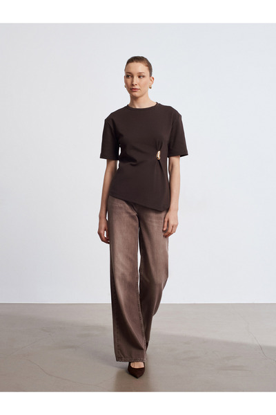Dilvin 32445 Aksesuar Detaylı Basic T-Shirt-Koyu Kahve