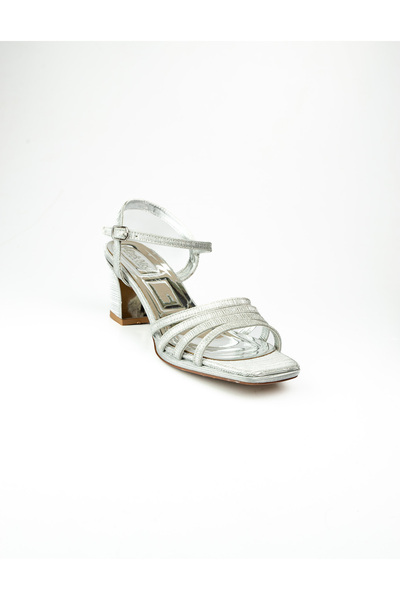 BABALİ ميس بارك مودا 905 لو منخفض حذاء بكعب فضي