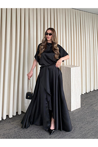 Laluvia Black Satin Slit Dress - 2026