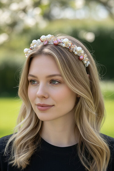 REİNA Lüks saç aksesuarı yeni sezon tüm ürünlerimize . hediye notu yazılır.