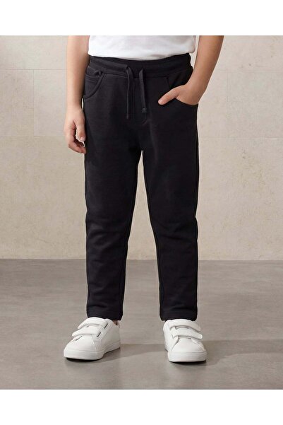 REDTAG بنطلون رياضي أسود للأولاد بقصة مستقيمة