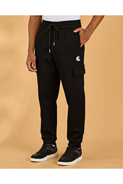 REDTAG بنطال جوغر للرجال بتصميم مميز وحمّالة للأغراض